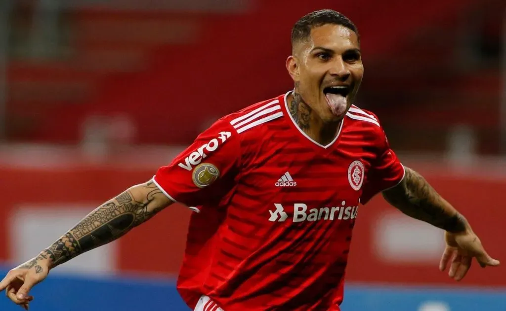 Paolo Guerrero puede ser refuerzo de Banfield