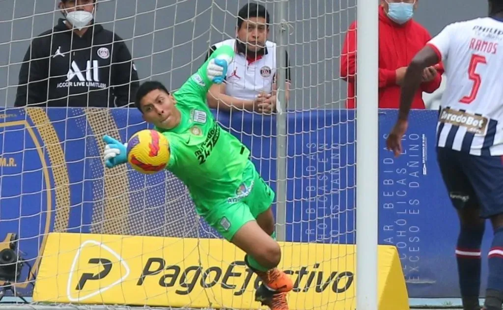 Franco Saravia fue titular en el duelo del último domingo, donde Alianza goleó a Mannucci en Matute.