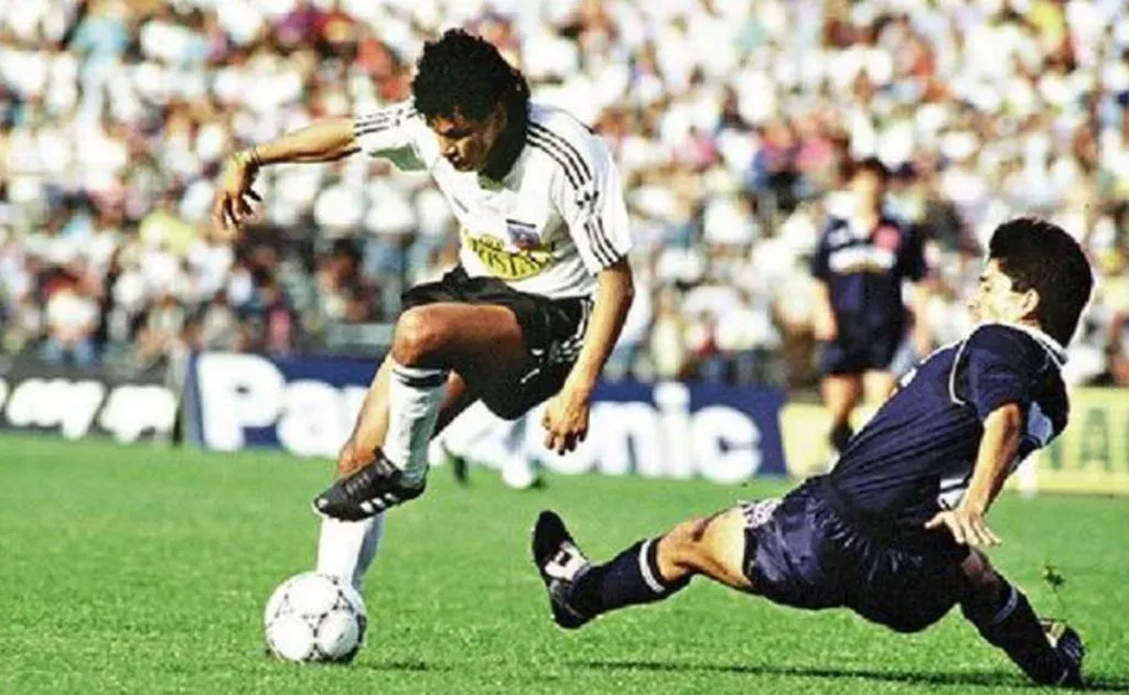 Marco Antonio Etcheverry jugando con la camiseta de Colo Colo