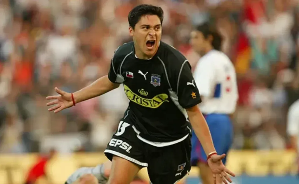 Manuel Neira tuvo un fugaz paso por el archirrival, al cual terminó por rechazar por su amor al Cacique, el equipo de sus amores.
