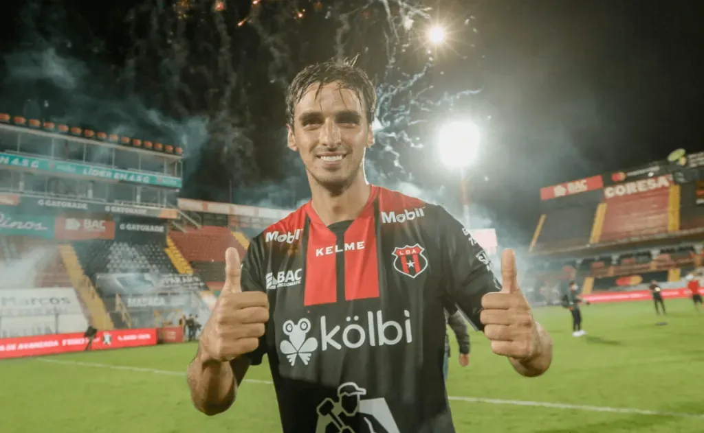 Bryan Ruiz (LDA).