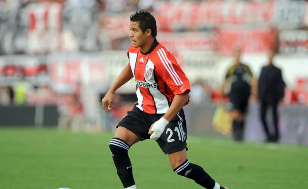 Alexis disputó 31 partidos con la camiseta de River entre 2007 y 2008 y se consagró campeón del Clausura 08.