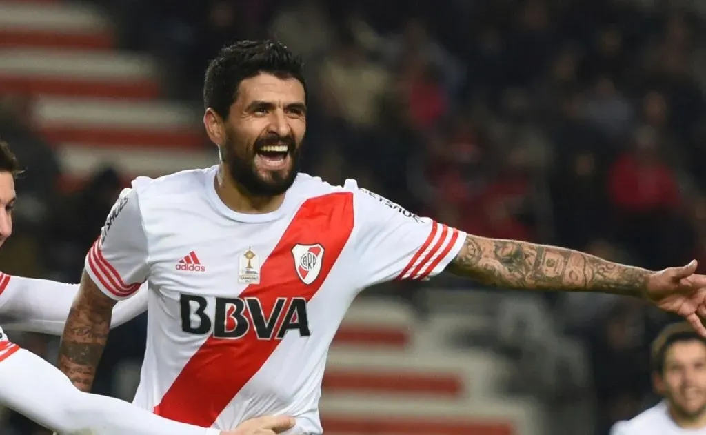 Lucho acumuló 151 partidos oficiales en River en los que anotó 25 goles y ganó cuatro títulos.