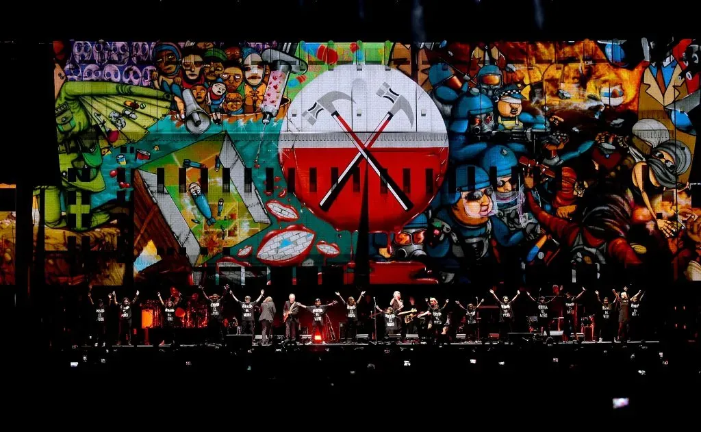 Este logo ha sido utilizado hasta el día de hoy como parte de las presentaciones de Waters para cantar contra el fascismo. Foto: Getty