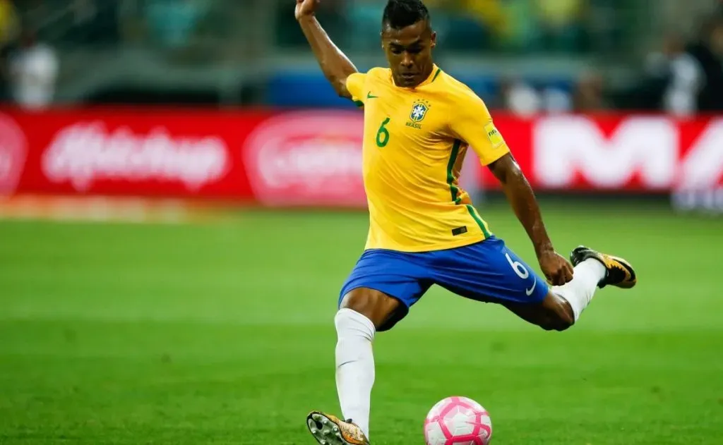 Alex Sandro em ação pela Seleção Brasileira. Photo by Getty images