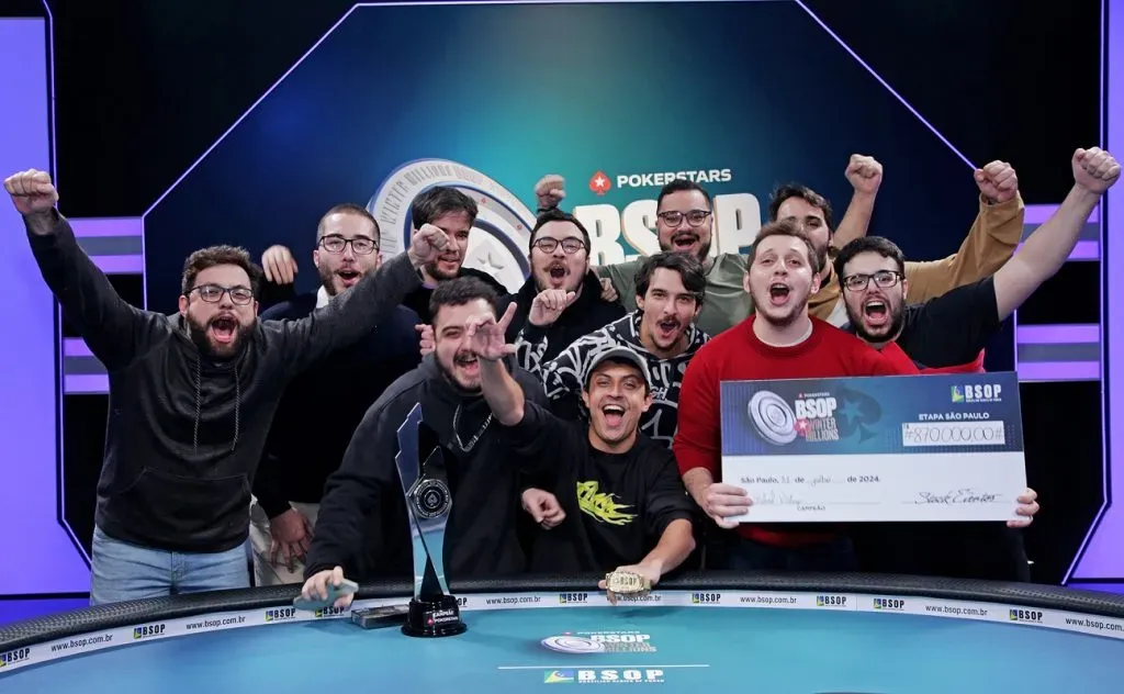 Gabriel Nóbrega comemorou com os amigos no BSOP Winter Millions