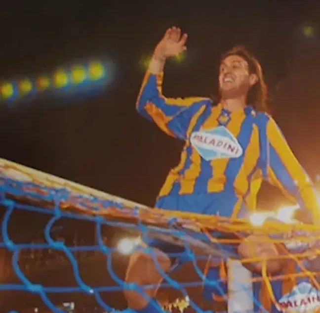 Pirulo celebra el triunfo en el Clásico que marcó su carrera. (Foto: Prensa Rosario Central).