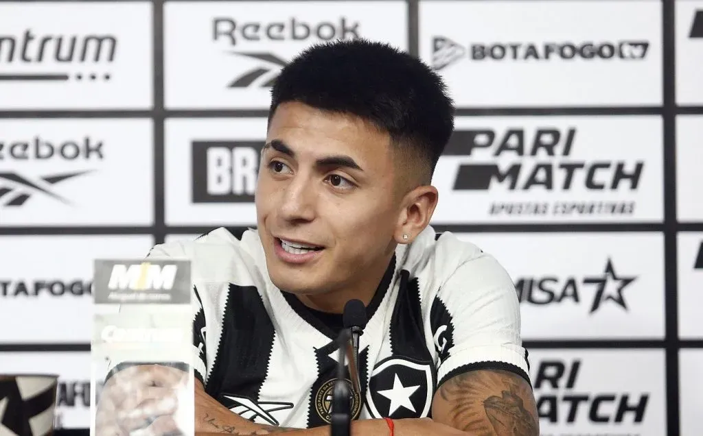 Thiago Almada foi apresentado a imprensa como novo reforço do Botafogo.  Foto: Twitter/Botafogo