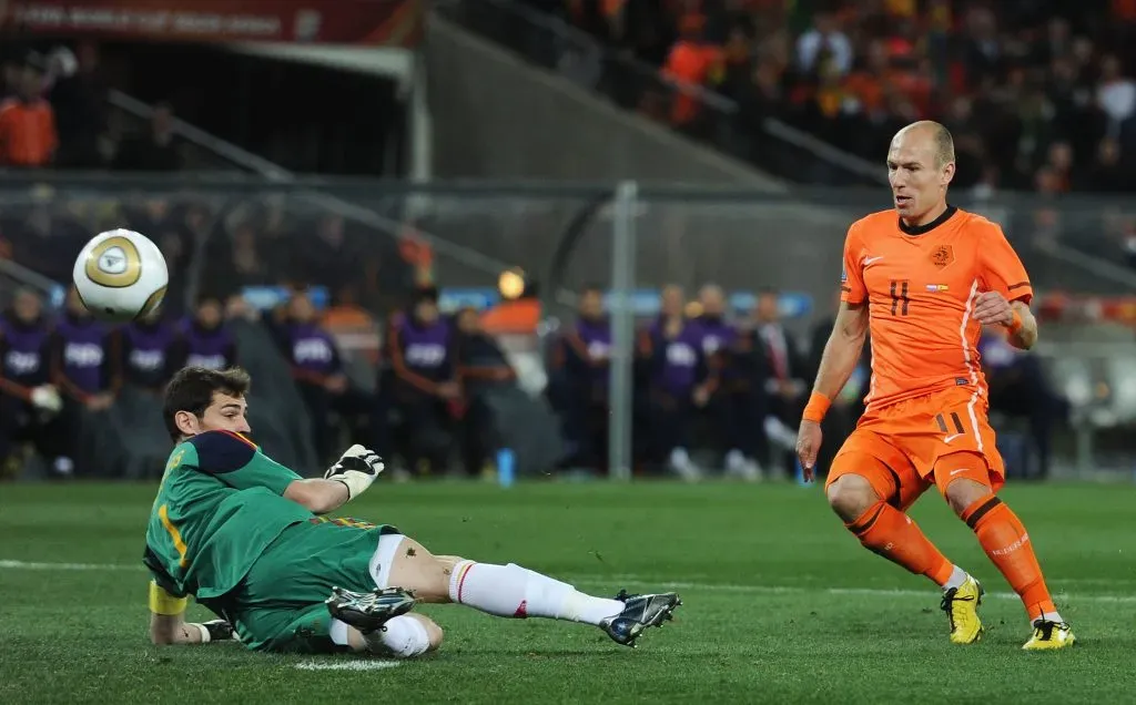 Iker Casillas evitó lo que podría haber sido el 1 a 0 a favor de Países Bajos. Getty Images.