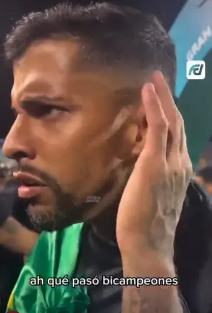 Gabriel Araújo de Motagua tras ganar la Copa 39 con Olimpia.