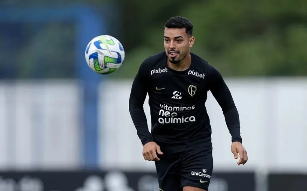 Matheus Bidu durante treino do Corinthians, no CT Joaquim Grava – Foto: Rodrigo Coca/Agência Corinthians
