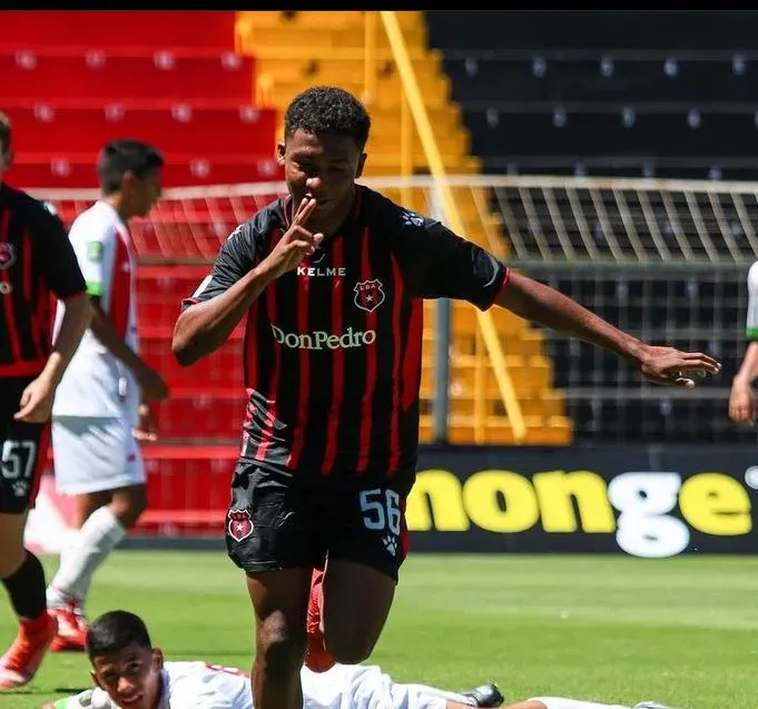 Walter Ramírez podría salvar a Guimaraes (Twitter).