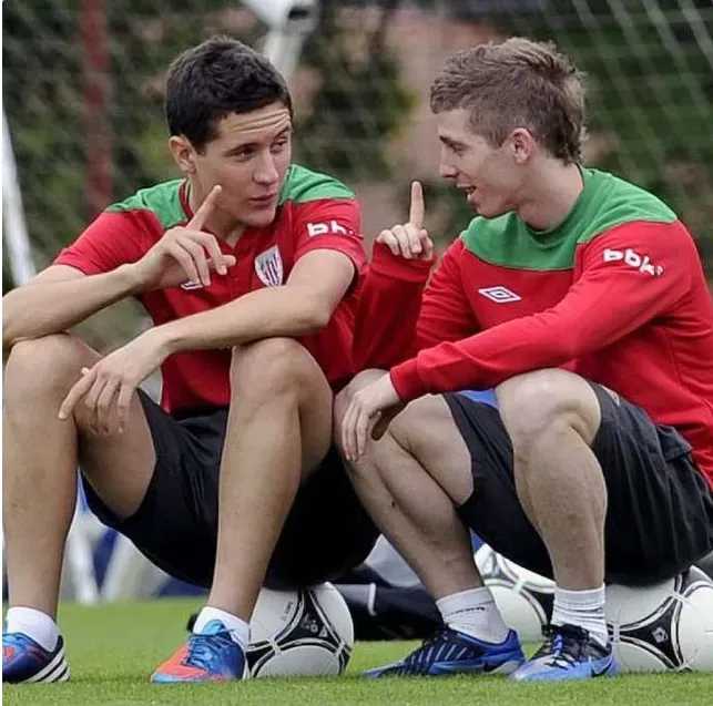 Ander Herrera e Iker Muniaín jugaron juntos en el Athletic de Bilbao. (@anderherrera)