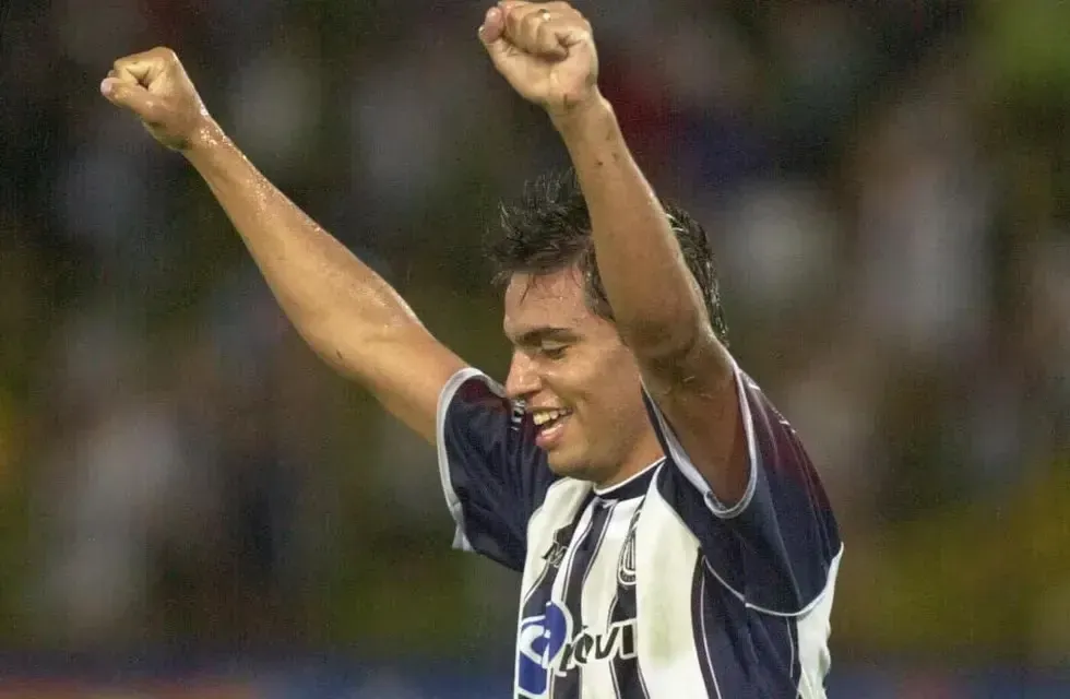 Cuba celebrando uno de sus tantos goles en Talleres.
