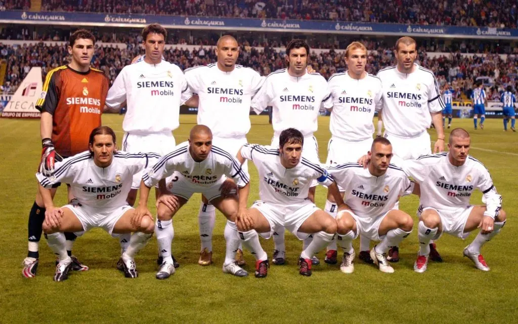 Iker Casillas, Francisco Pavon, Ronaldo, Luis Figo, Esteban Cambiasso, Zinedine Zidane; Michel Salgado, Roberto Carlos, Raul Gonzalez, Raul Bravo, David Beckham. (Foto: IMAGO).
