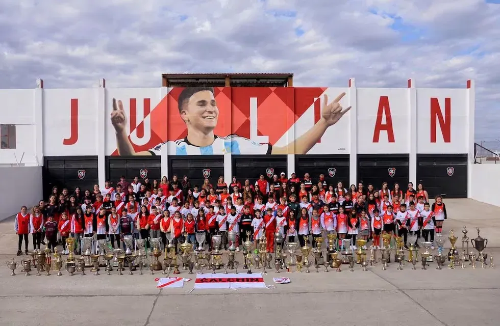 El Club Atlético Calchín tiene un mural de Julián Álvarez. (Instagram Club Atlético Calchín)