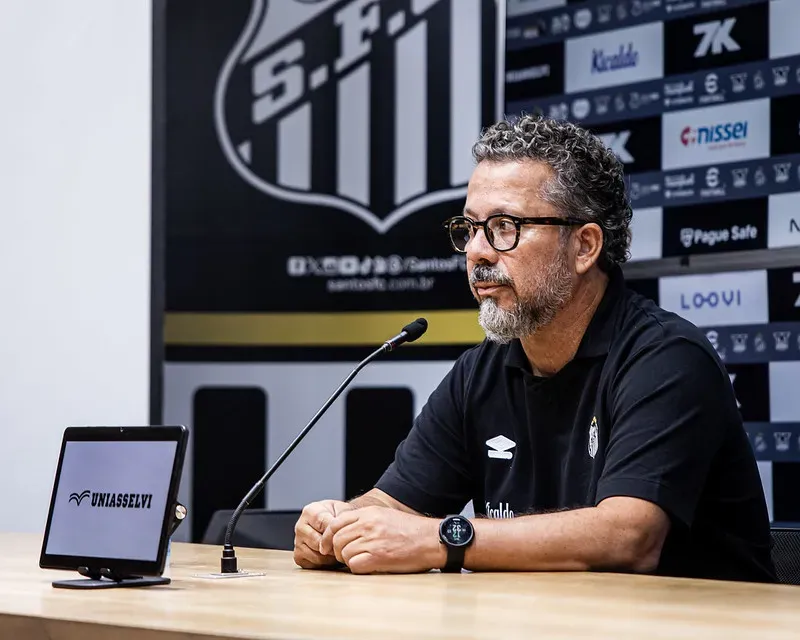 Cleber Xavier durante apresentação no Santos. Foto: Raul Baretta/ Santos FC
