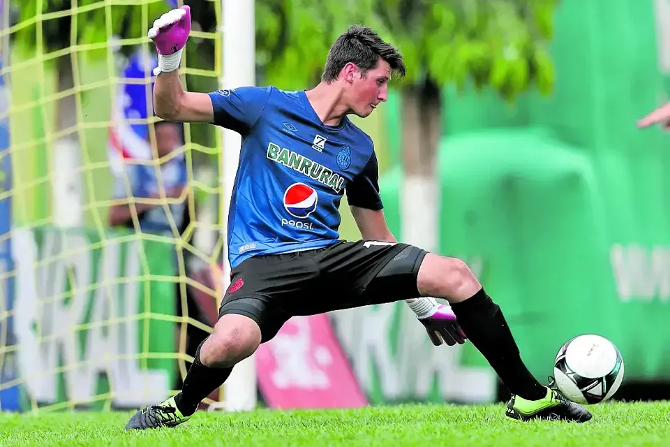 Nicholas Hagen en el pasado con la camiseta de Municipal