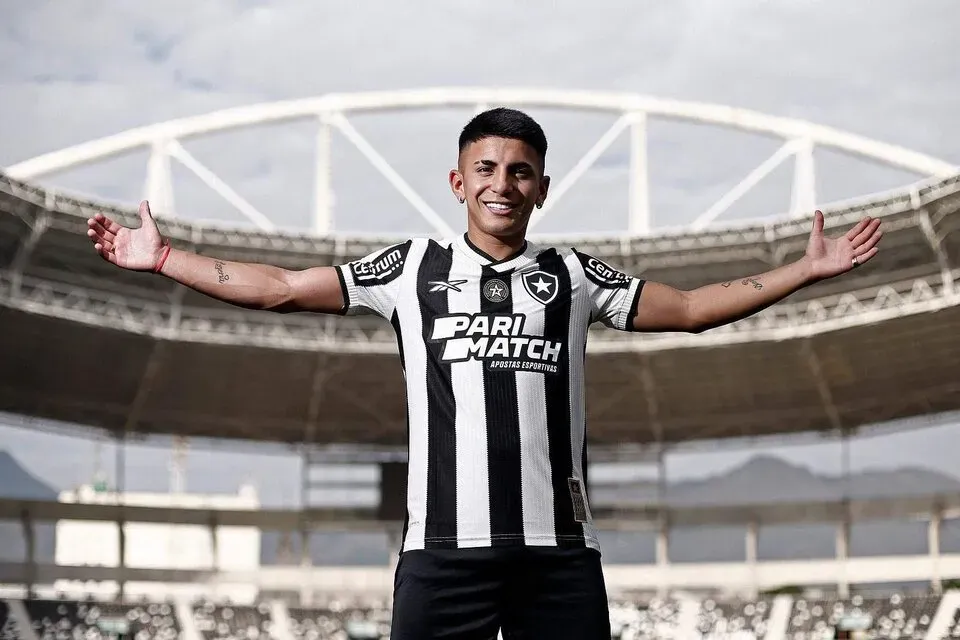 Thiago Almada llegó a Botafogo en este mercado de pases (Botafogo).