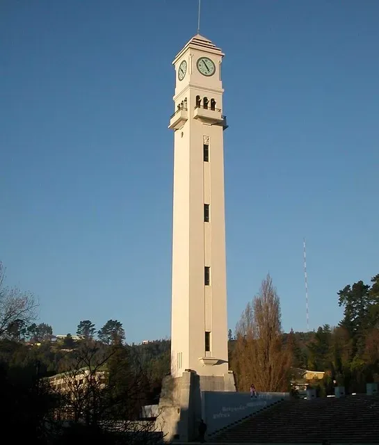 El tradicional Campanil de la Universidad de Concepción en el Biobío.