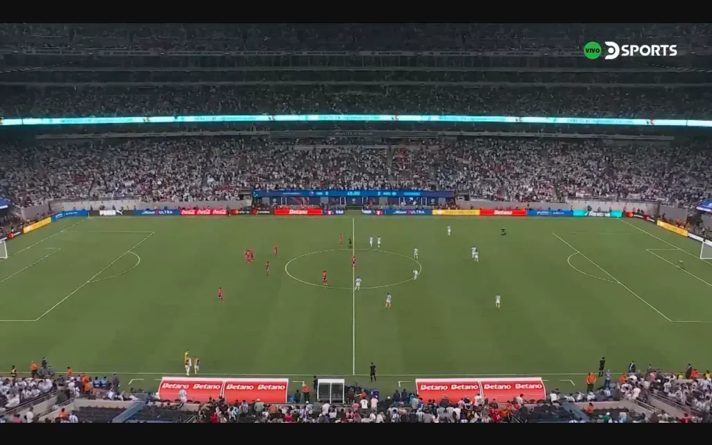 Argentina llegó caminando y atrasada desde camarines | Captura de imagen. DirecTV.