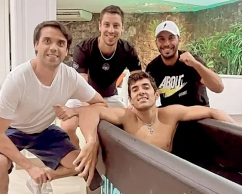 Cristian Garín terminó en una tina con hielo tras su guerra en el Rio Open. Foto: Instagram.