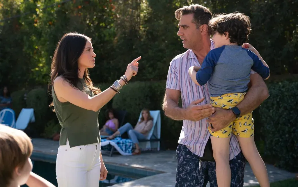 Old Dads. (L to R) Jackie Tohn as Cara, Reign Edwards as Britney, Katie Aselton as Leah, Bobby Cannavale as Connor in Old Dads. Cr. Michael Moriatis/Netflix © 2023.