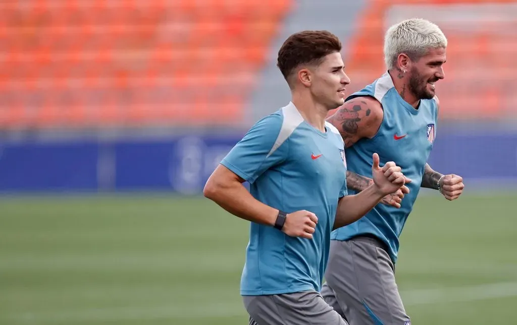 Julián Álvarez ya completó su primera semana de entrenamiento con el equipo Colchonero.