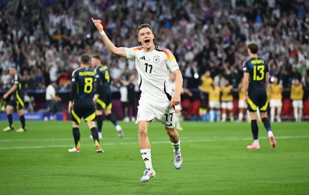 Florian Wirtz, alvo do Real Madrid e Liverpool, comemora o primeiro gol marcado pela Alemanha. (Foto: Shaun Botterill/Getty Images)