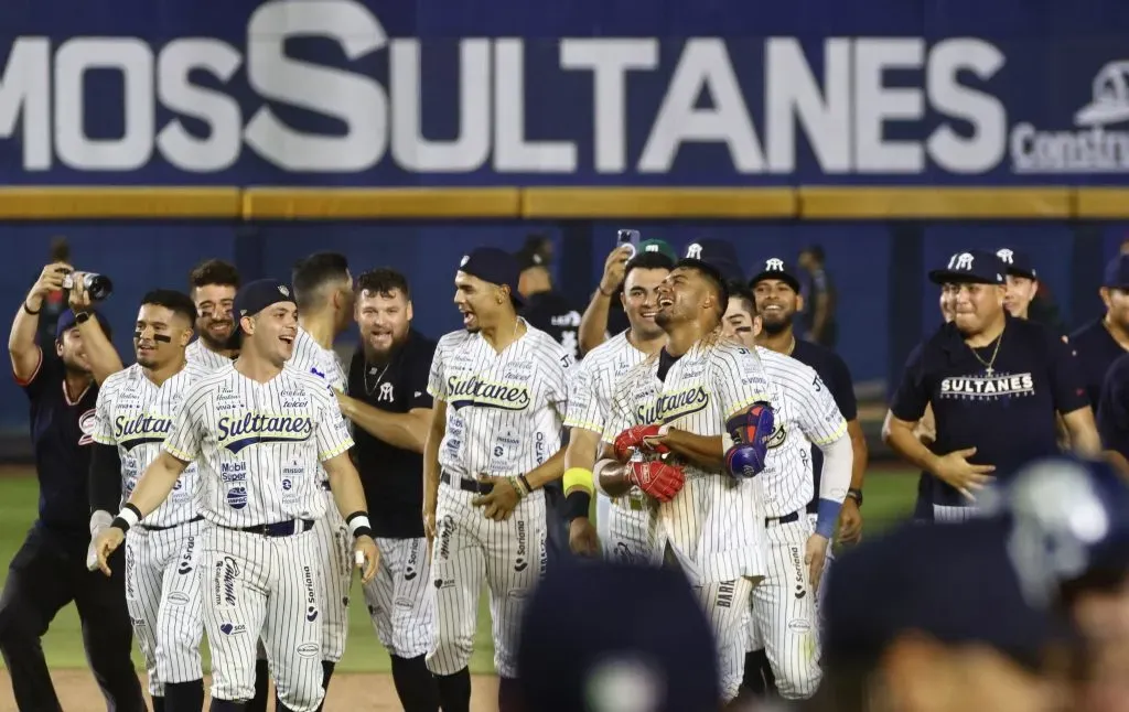 Sultanes tras dejar en el terreno a Tecolotes en el Juego 3 de la Final de la Zona Norte 2024 (Cortesía)