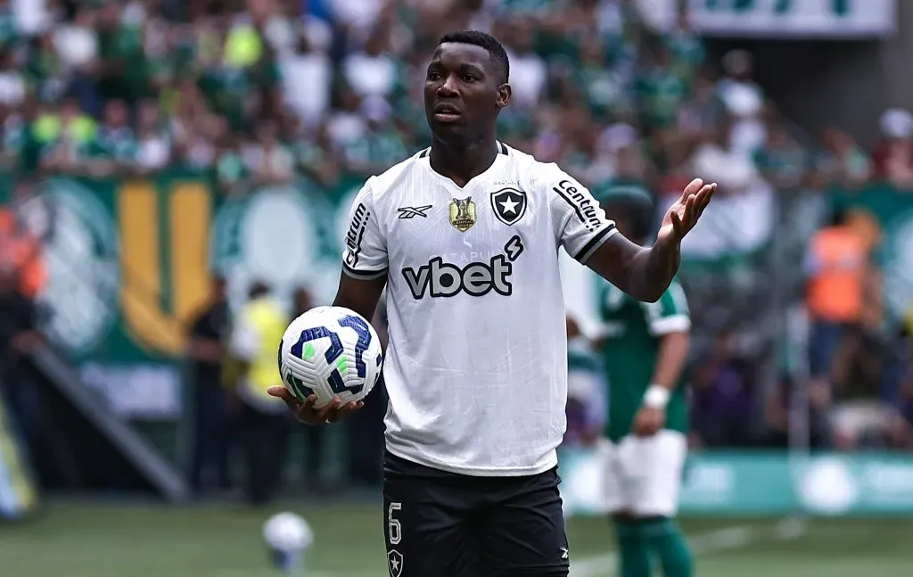 Patrick de Paula em ação pelo Botafogo. Foto: Fabio Giannelli/AGIF