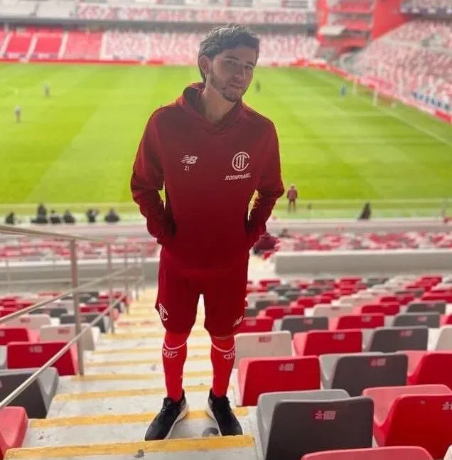 La foto de Tony Figueroa en el Nemesio Díez con la ropa de Toluca.
