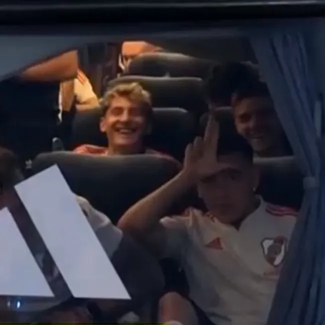 El gesto de Barco llegando al Mario Alberto Kempes. (Foto: Twitter).