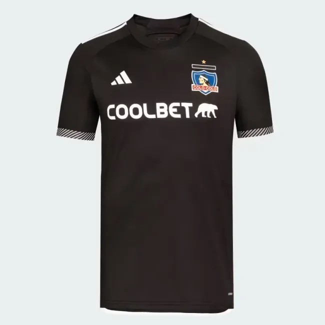 La parte frontal de la nueva camiseta visita temporada 2024. Imagen: Adidas