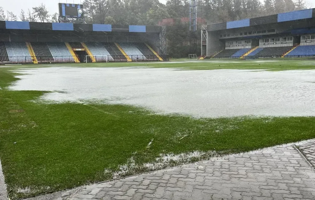 Así está la cancha del Estadio CAP a dos días del partido. Foto: @francopaolo_10