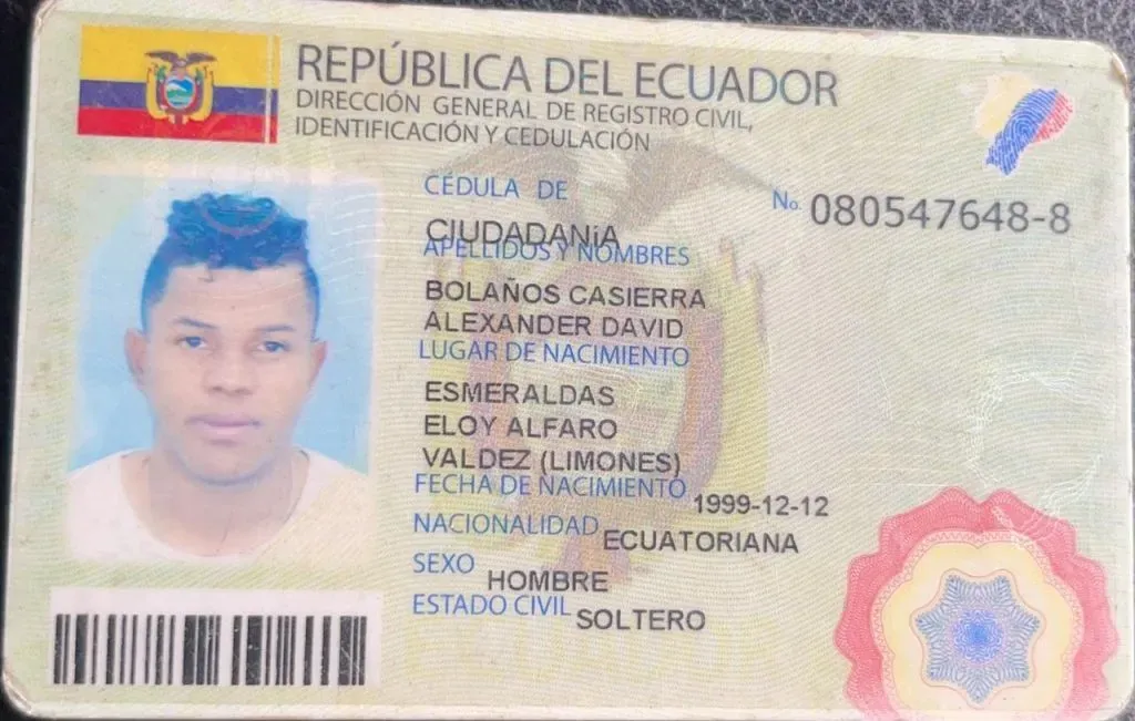 La cédula que utilizó Alexander Bolaños para ser inscrito en el fútbol chileno. (Cedida).