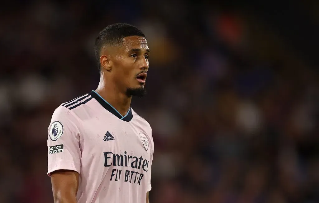 Saliba é alvo do Real Madrid (Photo by Julian Finney/Getty Images)