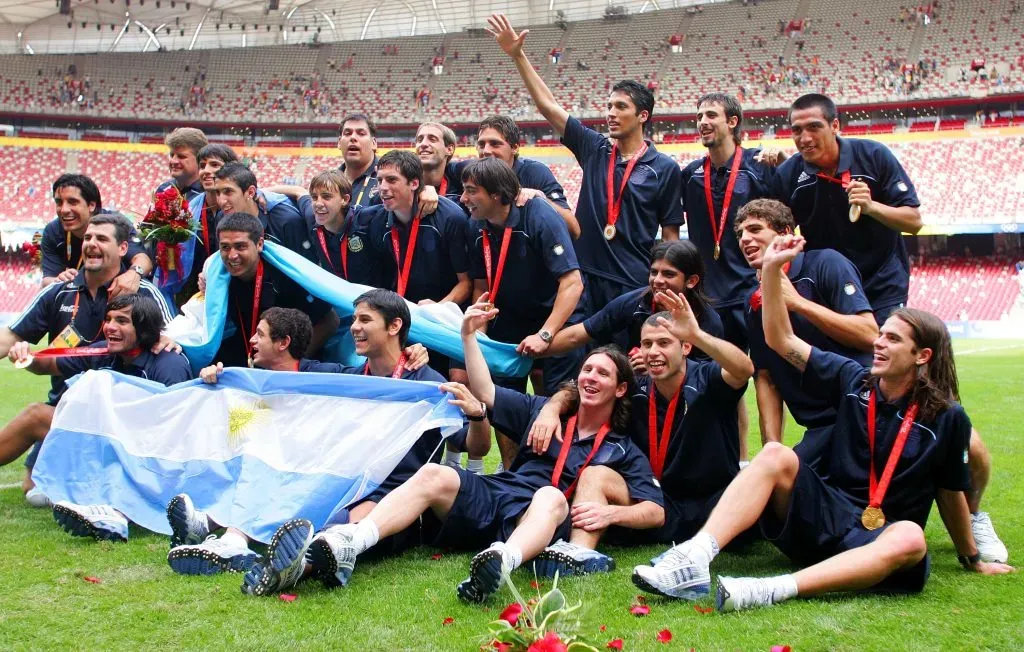BEIJING – AUGUST 23: The Argentinian team celebrate gold during  the Men’s Final between Nigeria and Argentina at the National Stadium on Day 15 of the Beijing 2008 Olympic Games on August 23, 2008 in Beijing, China. (Photo by Koji Watanabe/Getty Images)