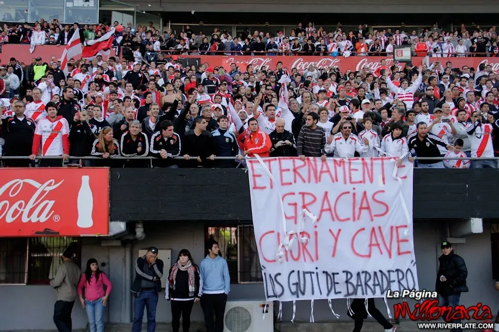 El agradecimiento de los hinchas a los ídolos. (Foto: Archivo La Página Millonaria).