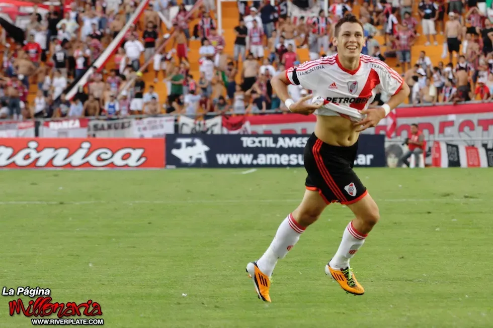 Lucas Ocampos tras marcarle un gol inolvidable a Chacarita. (Foto: Archivo La Página Millonaria).
