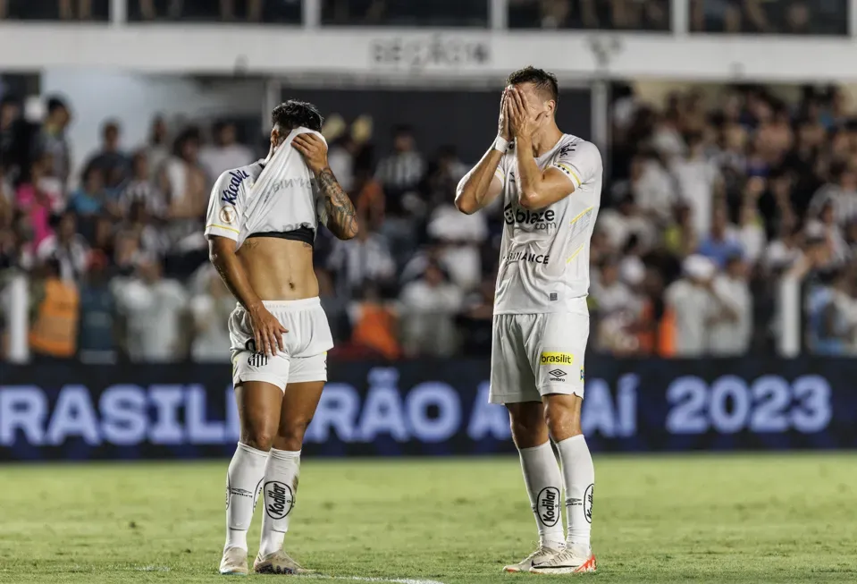 Marcos Leonardo jogador do Santos lamenta durante partida contra o Fortaleza no estádio Vila Belmiro pelo campeonato Brasileiro A 2023. Abner Dourado/AGIF