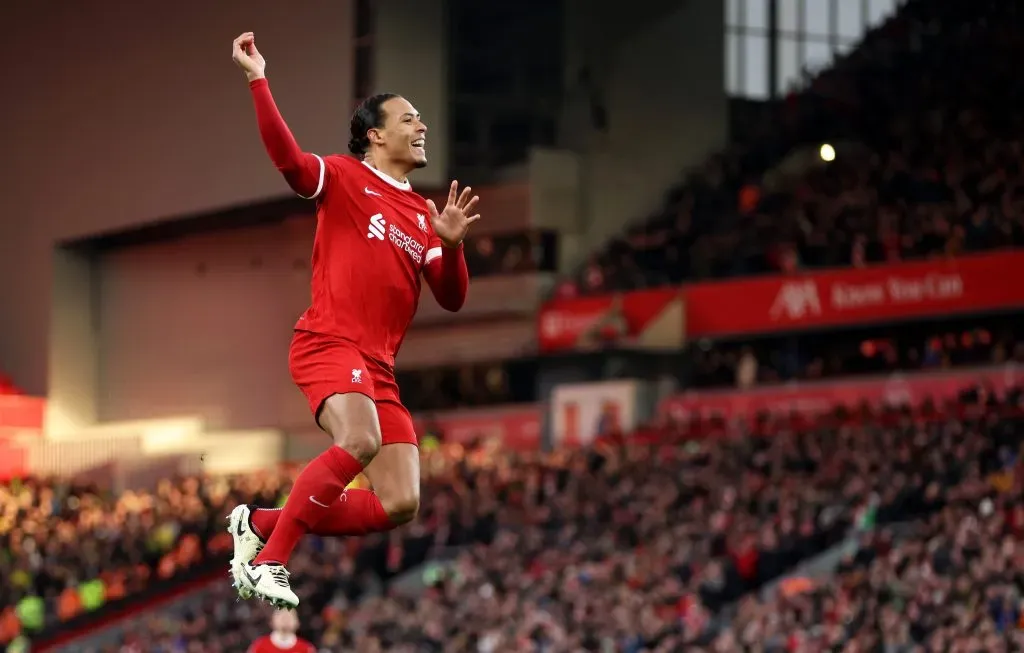 Virgil pelo Reds. (Photo by Clive Brunskill/Getty Images)