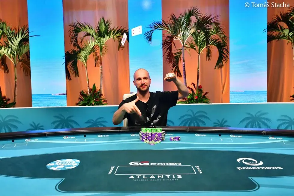 Stanislav Zegal, campeão do Main Event da WSOP Paradise (Foto: PokerNews)