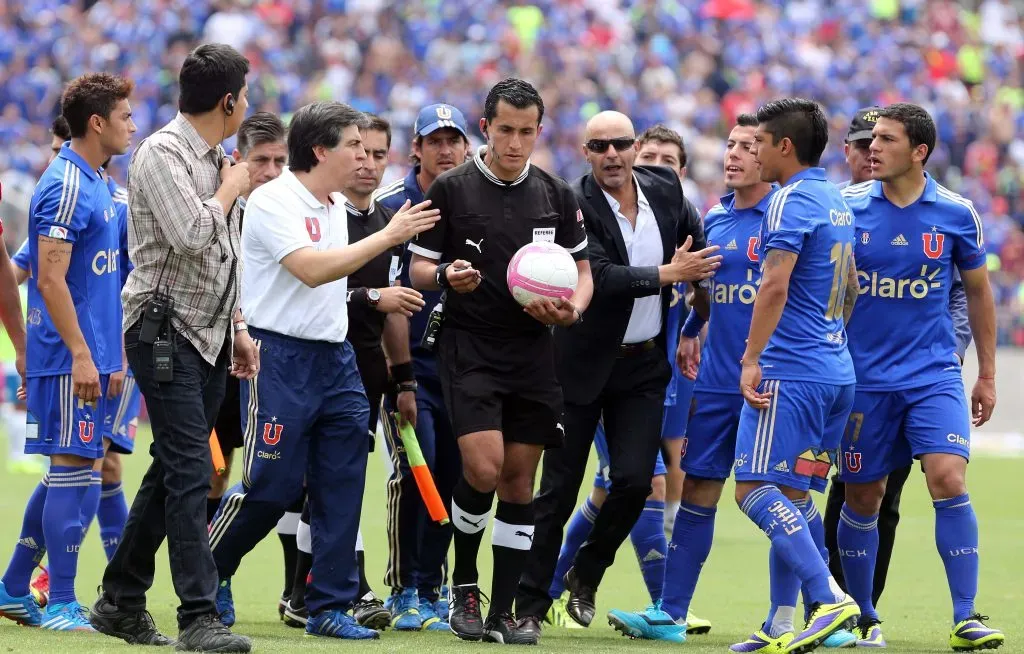 Osses fue considerado como una figura polémica en el arbitraje chileno. (Foto: Martin Thomas/Photosport)