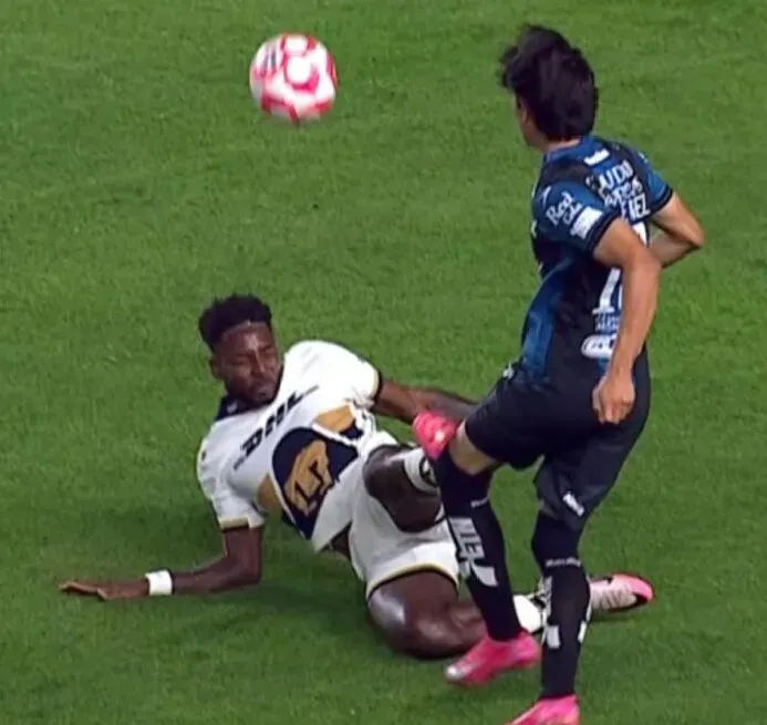 La acción que le causó la roja a Álvaro Angulo [Foto: ESPN]