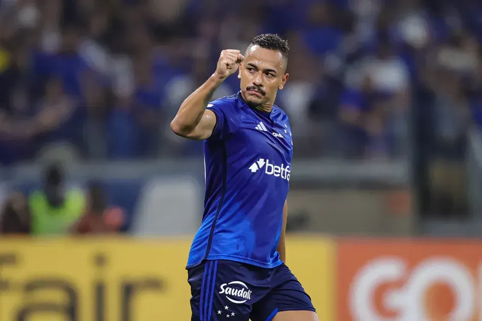 Atacante do Cruzeiro, Rafael Elias, o Papagaio – Foto: Gilson Lobo/AGIF