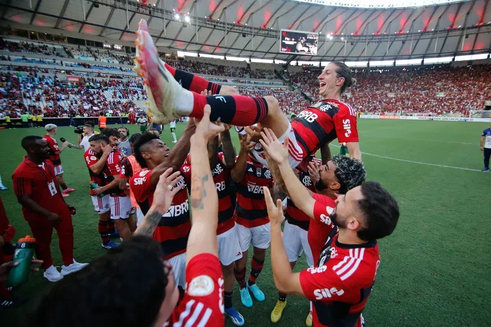 Filipe Luis durante homenagem de despedida do Flamengo – Foto: Gilson Souza/Flamengo