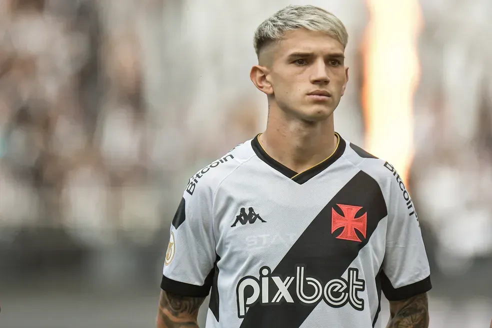 Lucas Orellano em ação pelo Vasco – Foto: Thiago Ribeiro/AGIF