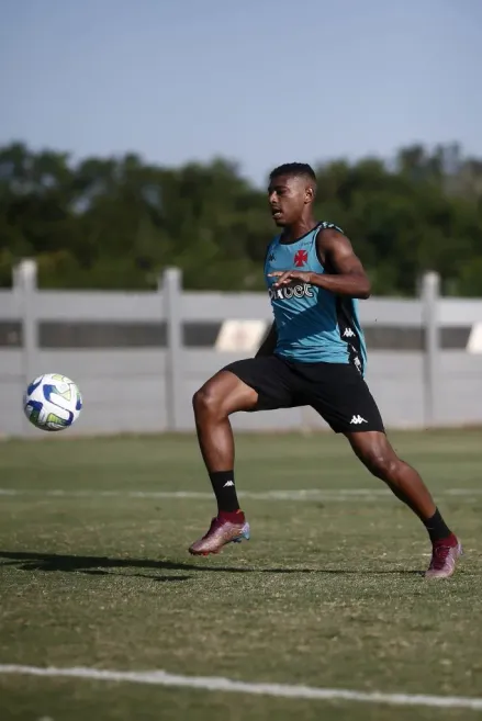 Lyncon em treino no CT Moacyr Barbosa – Foto: Daniel RAMALHO/VASCO