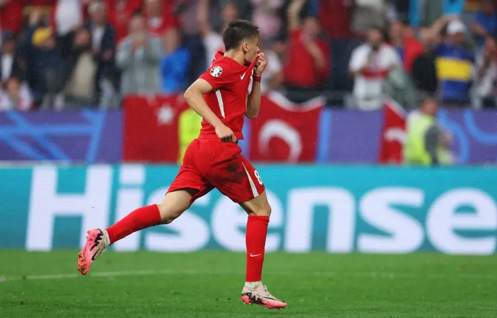 Arda Güler comemora gol pela Turquia. Foto: Dean Mouhtaropoulos/Getty Images